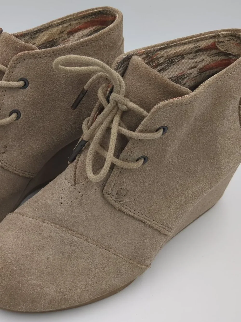 TOMS Desert Wedge brown suede lace up ankle boots booties Women's size 7